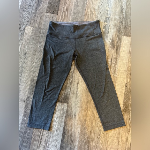 Lululemon crops - Picture 1 of 1